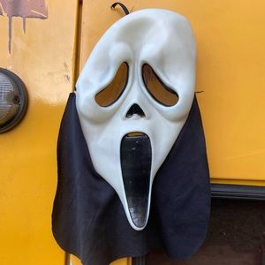Vintage 90’s Ghostface Scream Mask!